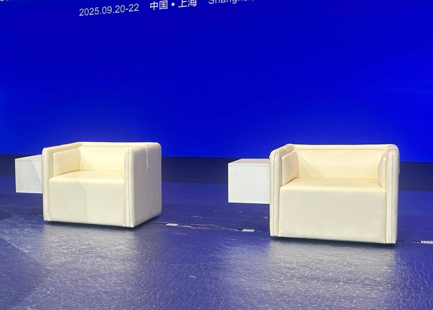 舞台设备定制优选上海予感文化传播十余年行业深耕提供多元化移动道具解决方案